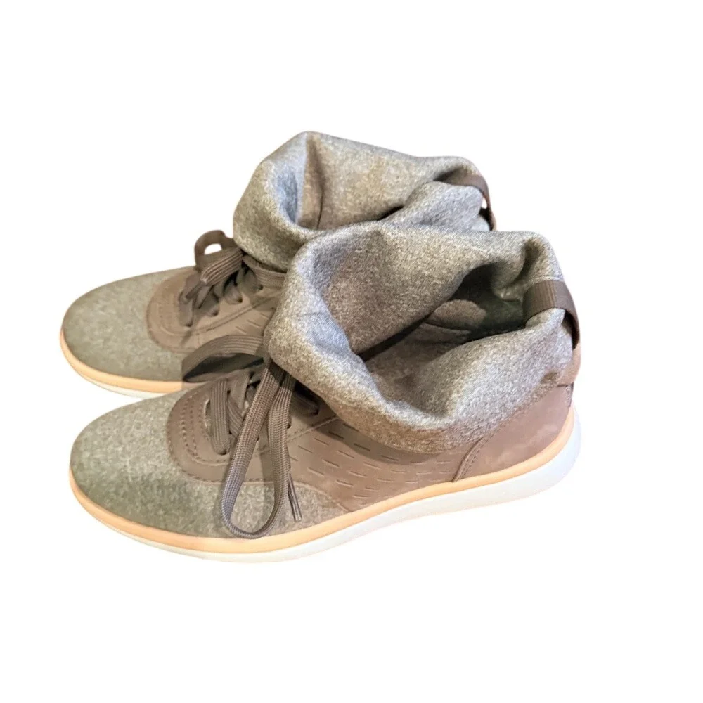 UGG Women's Gray Fold-Over‎ Cuff Sneakers Boots Size 5